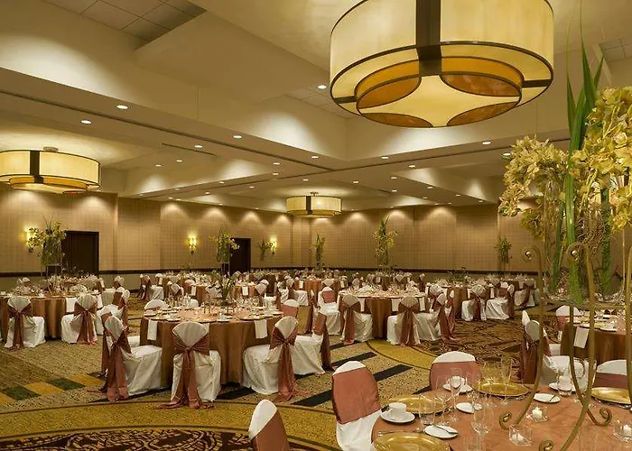Hilton Minneapolis Hotel 4*